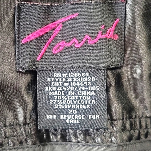 TORRID Ruched Black Denim Skirt Shirred Sides Back Slit, Side Zip, Plus Size: 20 - Picture 7 of 9